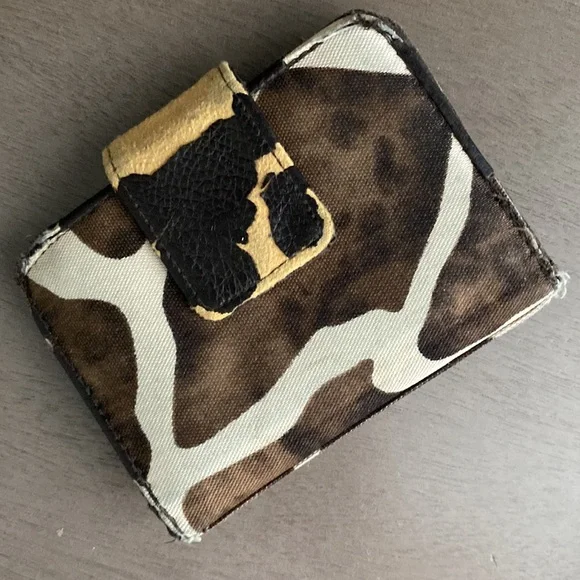 Tan and brown camo print wallet - Picture 2 of 15